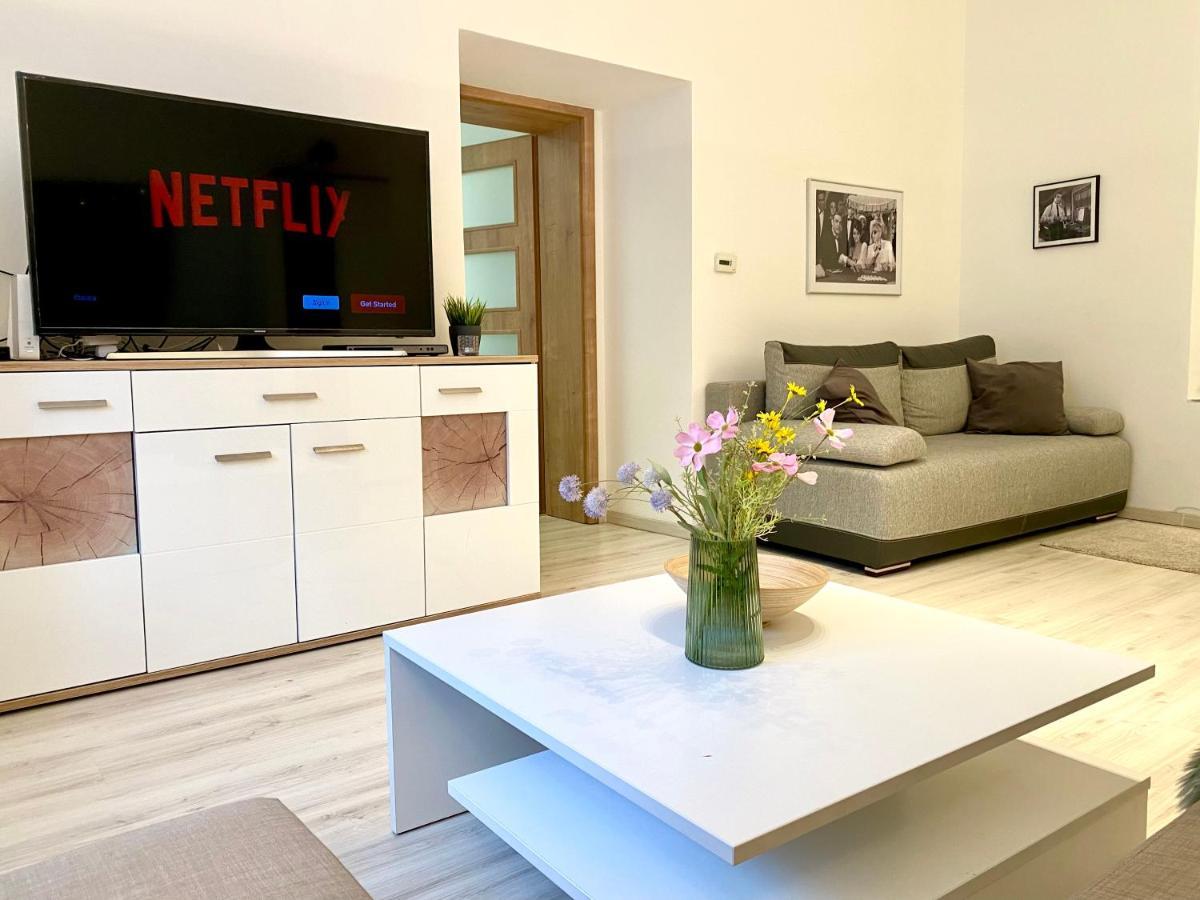 ברטיסלאבה James Bond Apartment Old Town מראה חיצוני תמונה