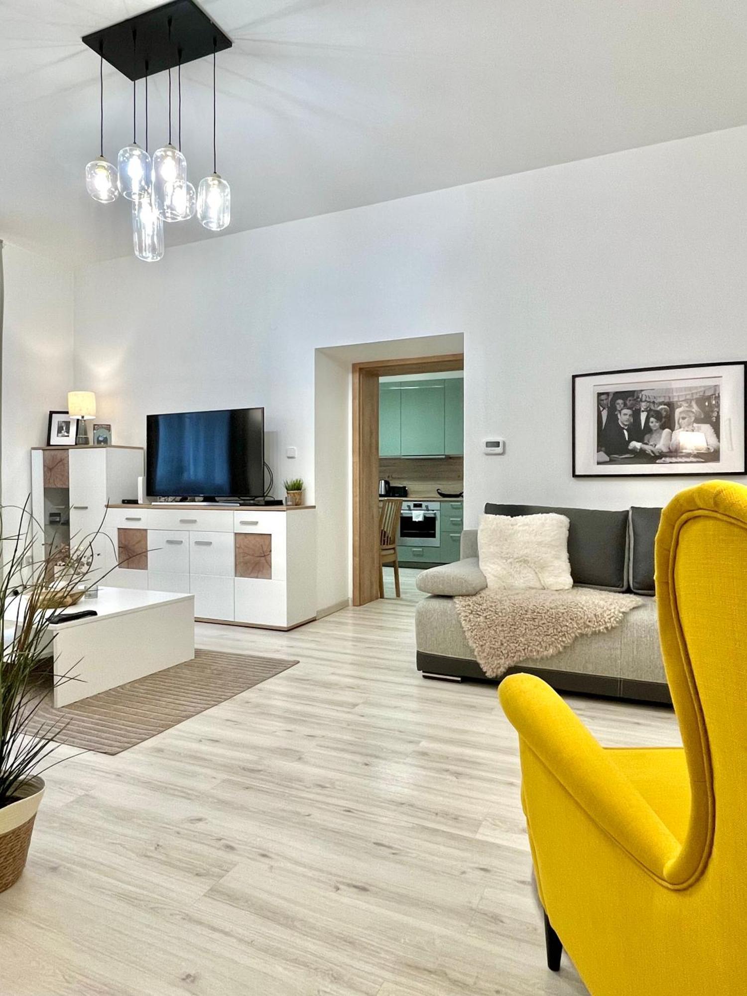 ברטיסלאבה James Bond Apartment Old Town מראה חיצוני תמונה