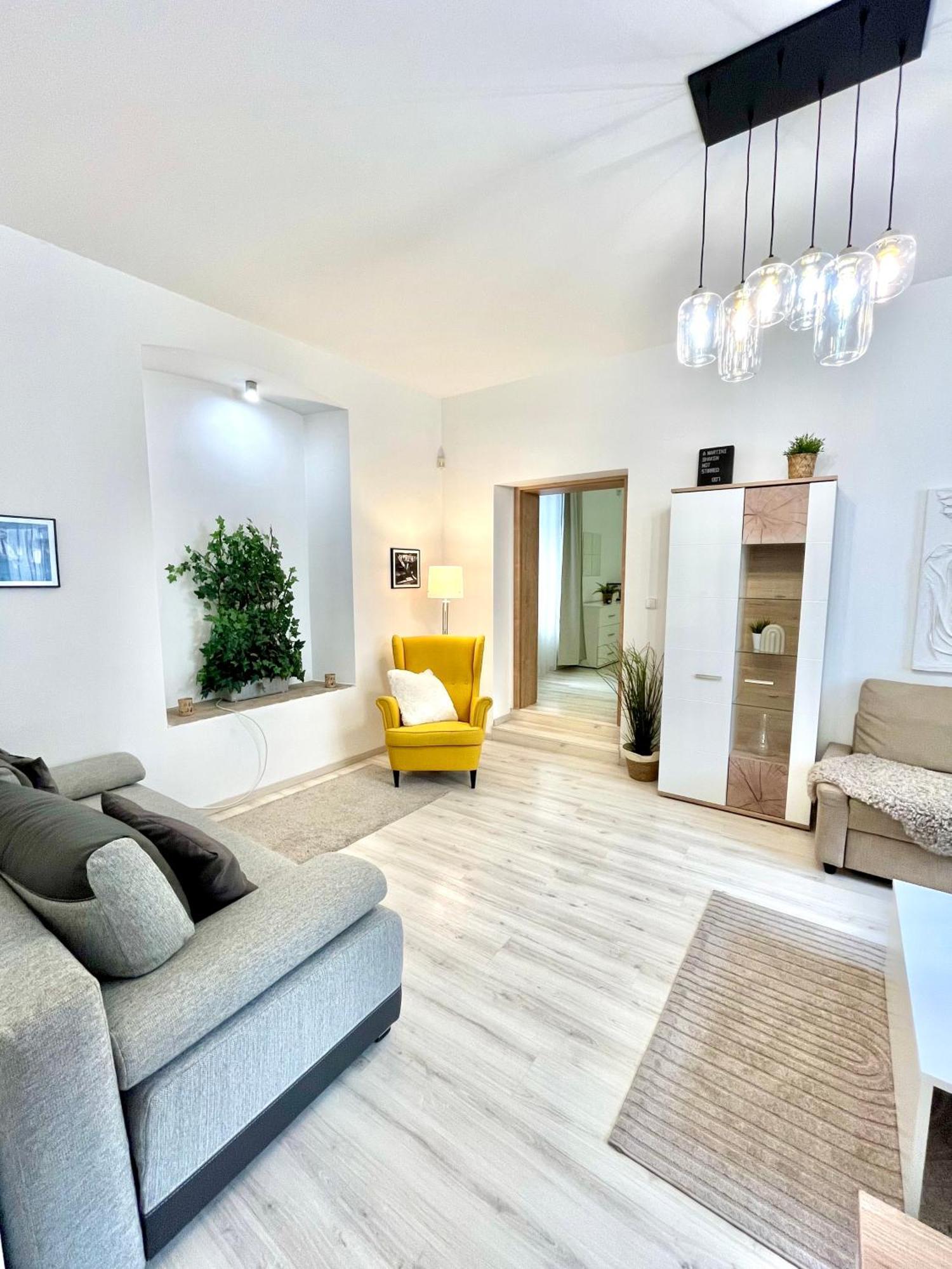 ברטיסלאבה James Bond Apartment Old Town מראה חיצוני תמונה