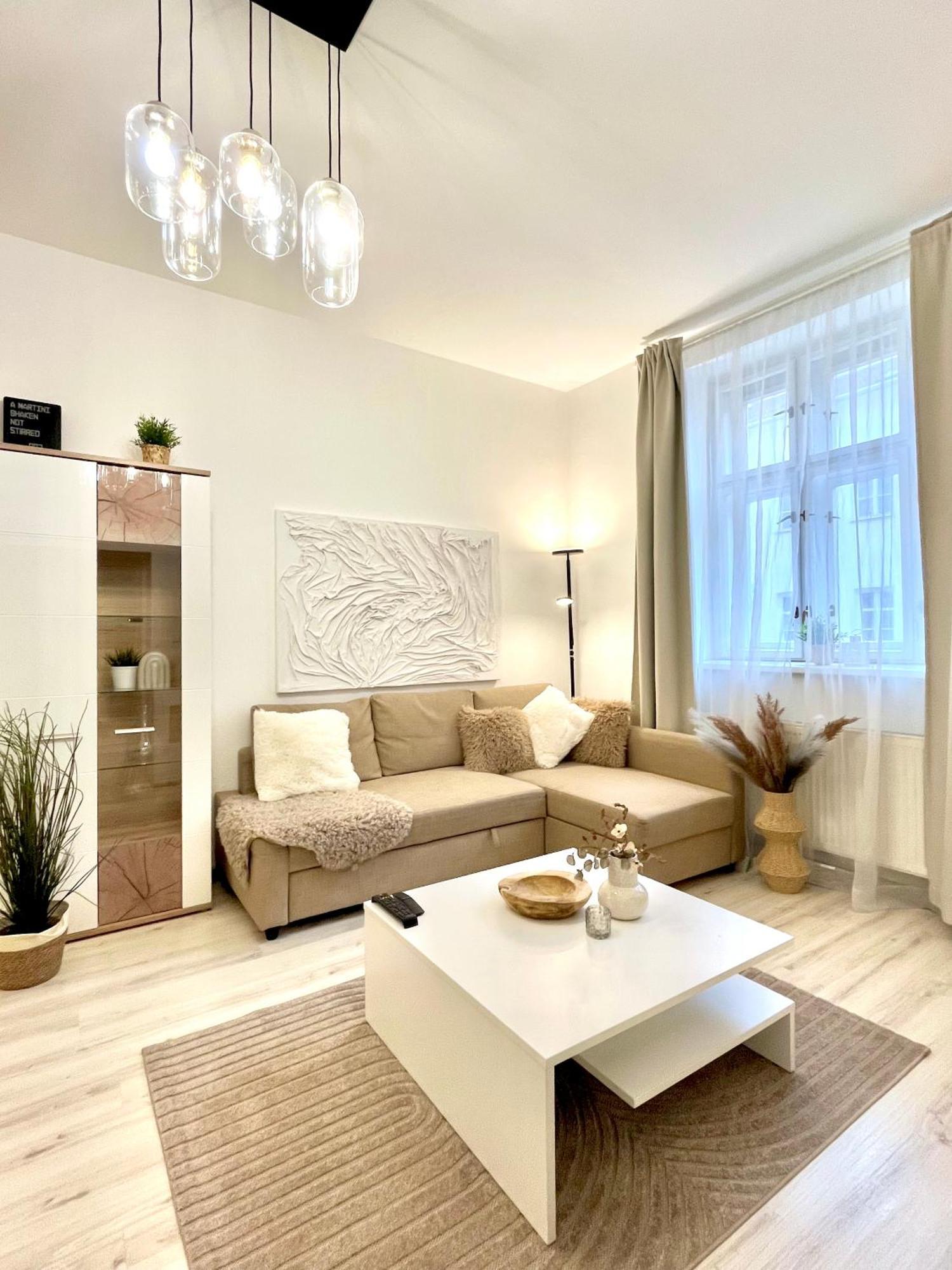 ברטיסלאבה James Bond Apartment Old Town מראה חיצוני תמונה