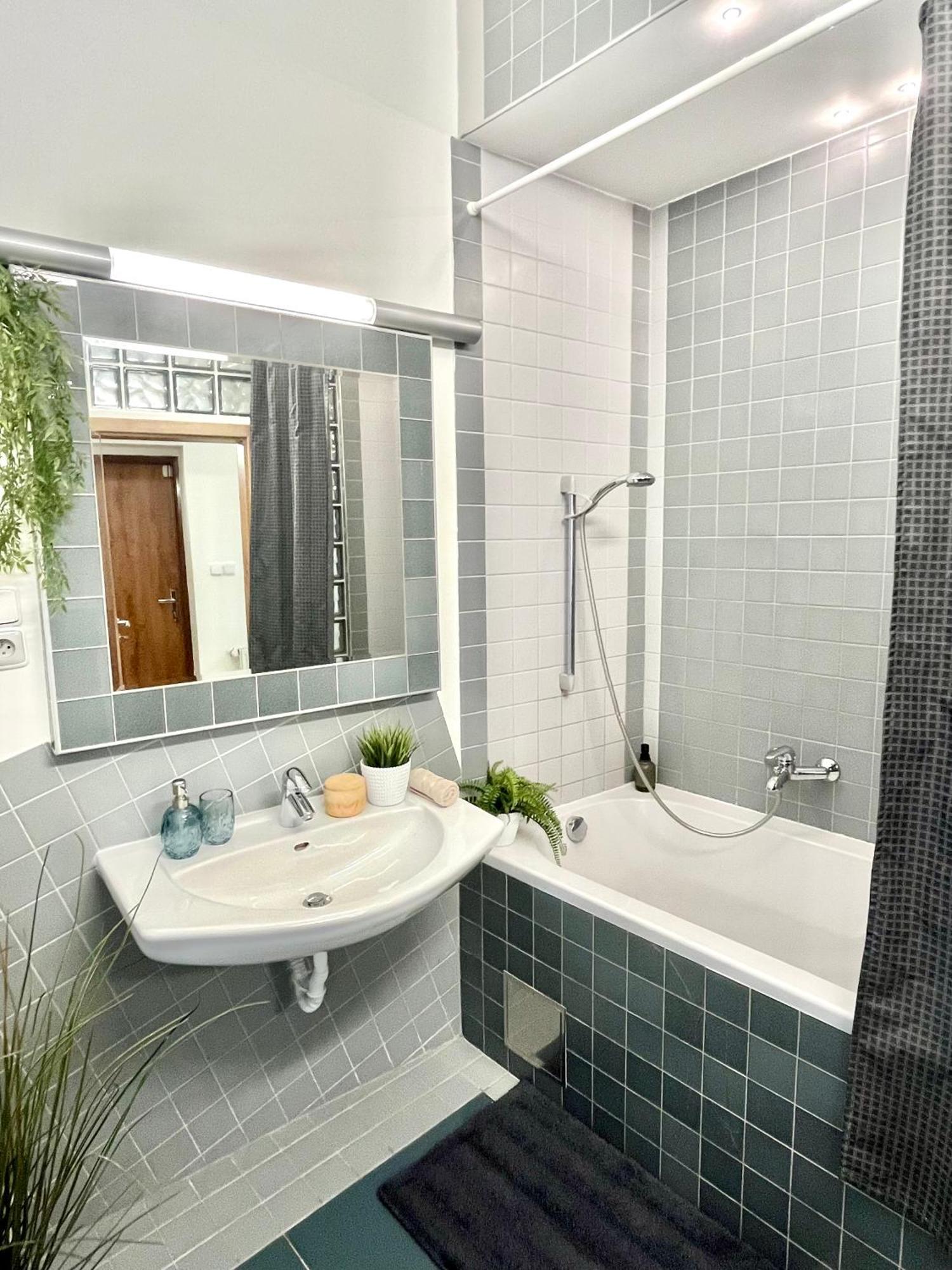 ברטיסלאבה James Bond Apartment Old Town מראה חיצוני תמונה