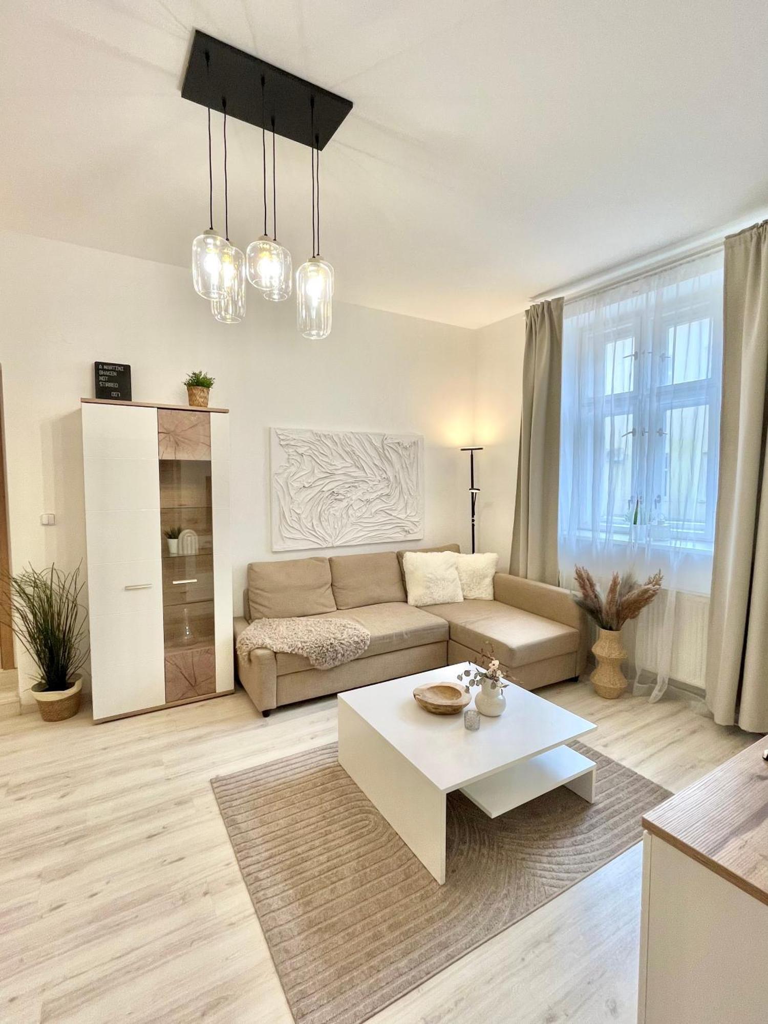 ברטיסלאבה James Bond Apartment Old Town מראה חיצוני תמונה