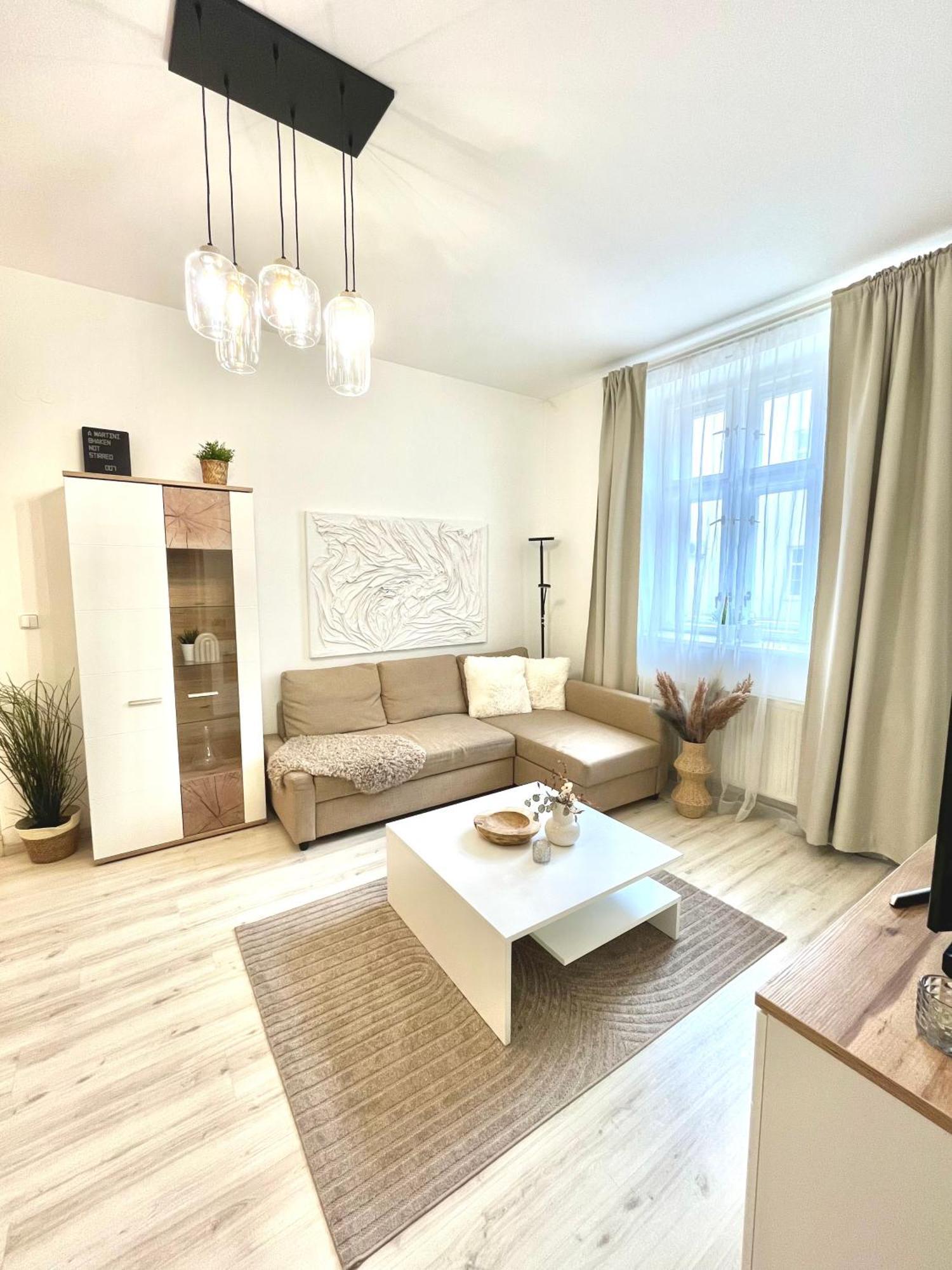 ברטיסלאבה James Bond Apartment Old Town מראה חיצוני תמונה