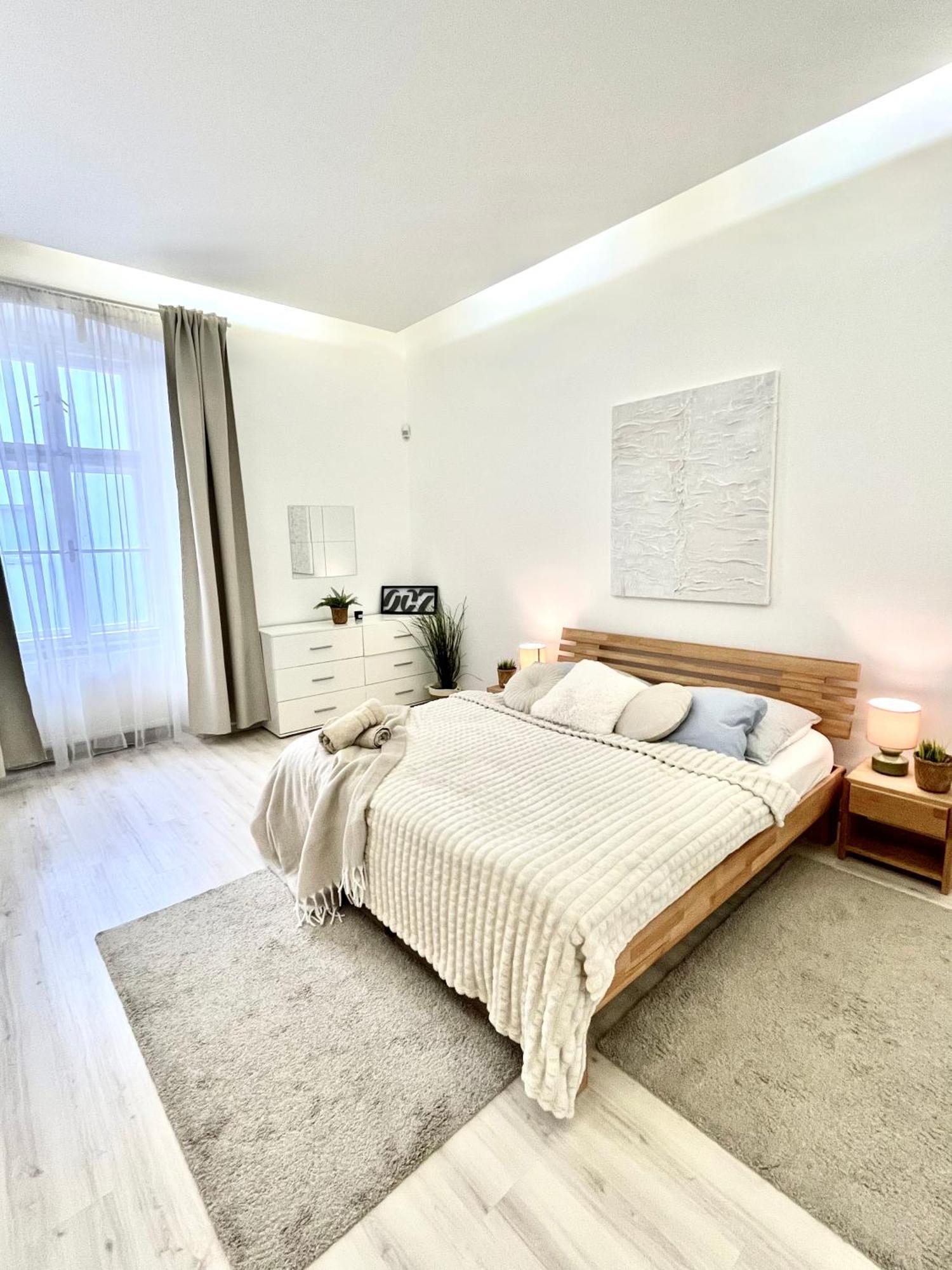 ברטיסלאבה James Bond Apartment Old Town מראה חיצוני תמונה
