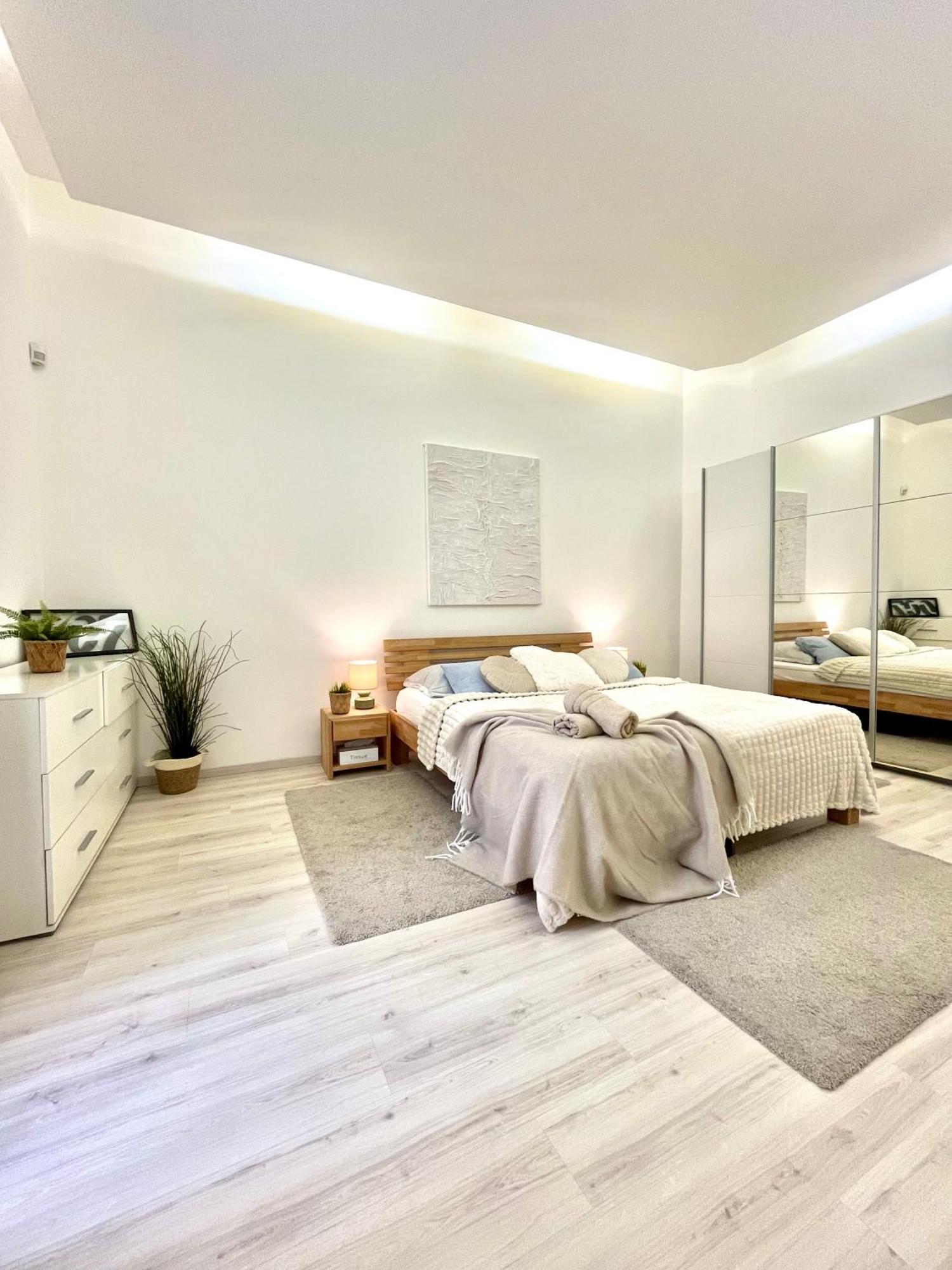 ברטיסלאבה James Bond Apartment Old Town מראה חיצוני תמונה