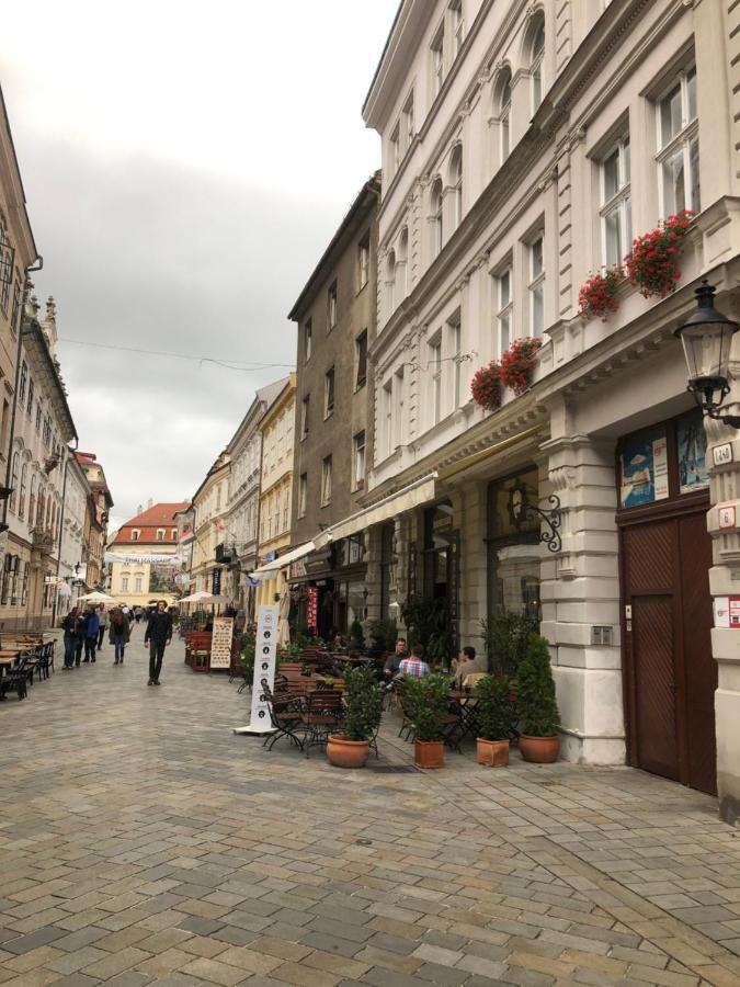 ברטיסלאבה James Bond Apartment Old Town מראה חיצוני תמונה